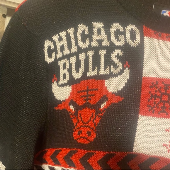NBA Chicago Bulls Knit Sweater Red Black White Crewneck Pullover Medium - Picture 2 of 11